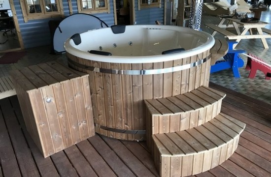 Csmholzbeheizt polar hot tube aussenansicht 2e51e46b3a5