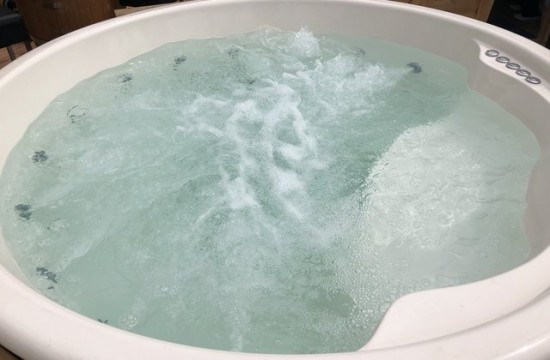 Csmpolar hot tub mit wasserc27a19e3c2